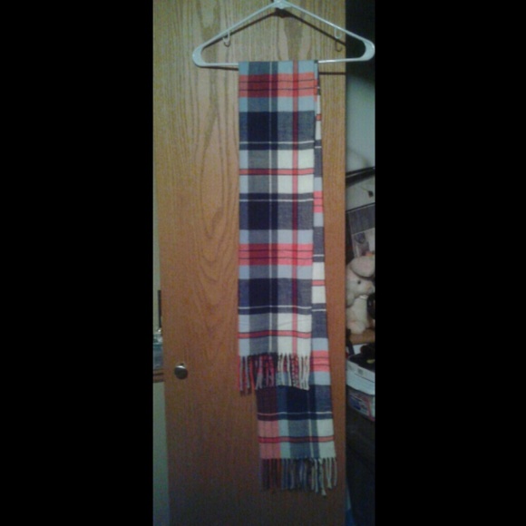 Soft Scarf NWT - Picture 2 of 6